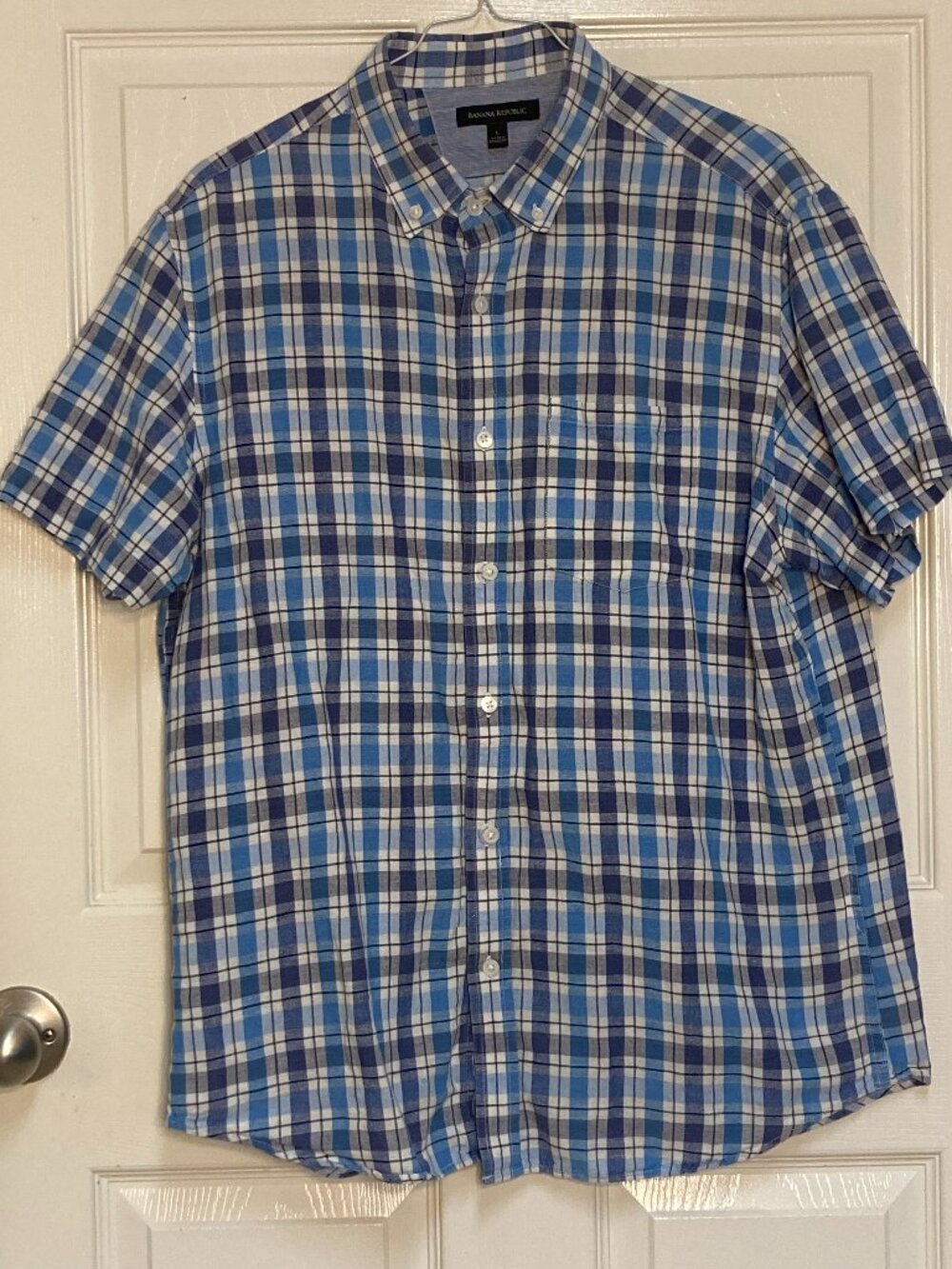 Men's short sleeve button up shirt by Banana Republic blue and white sze Large